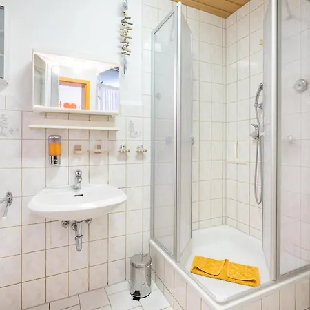 Uns Luett Huus Apartment